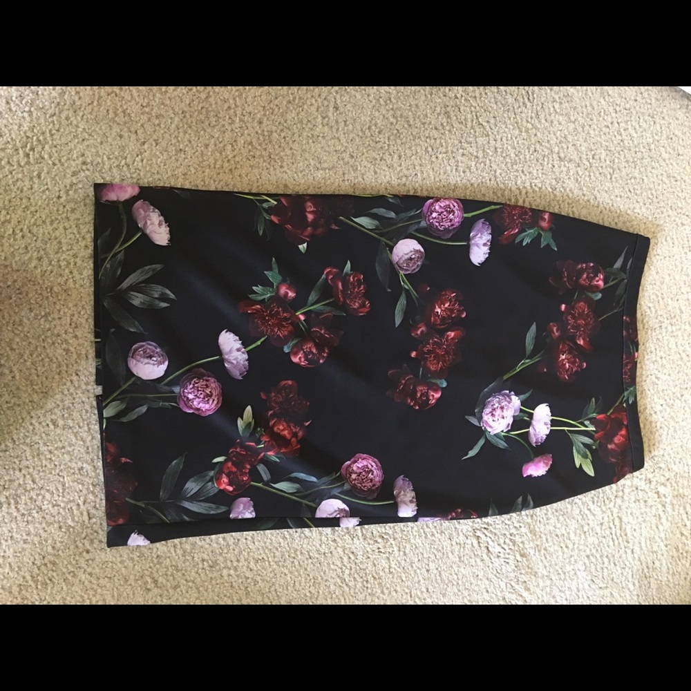 Multi-floral pencil skirt